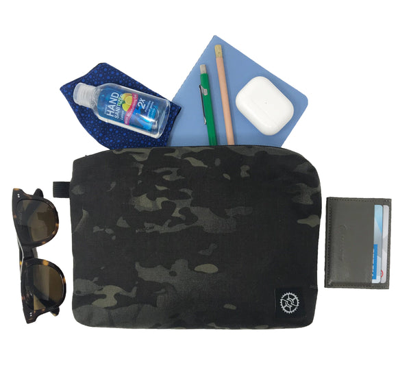 LargePouchBlackCamo_stuff_600x